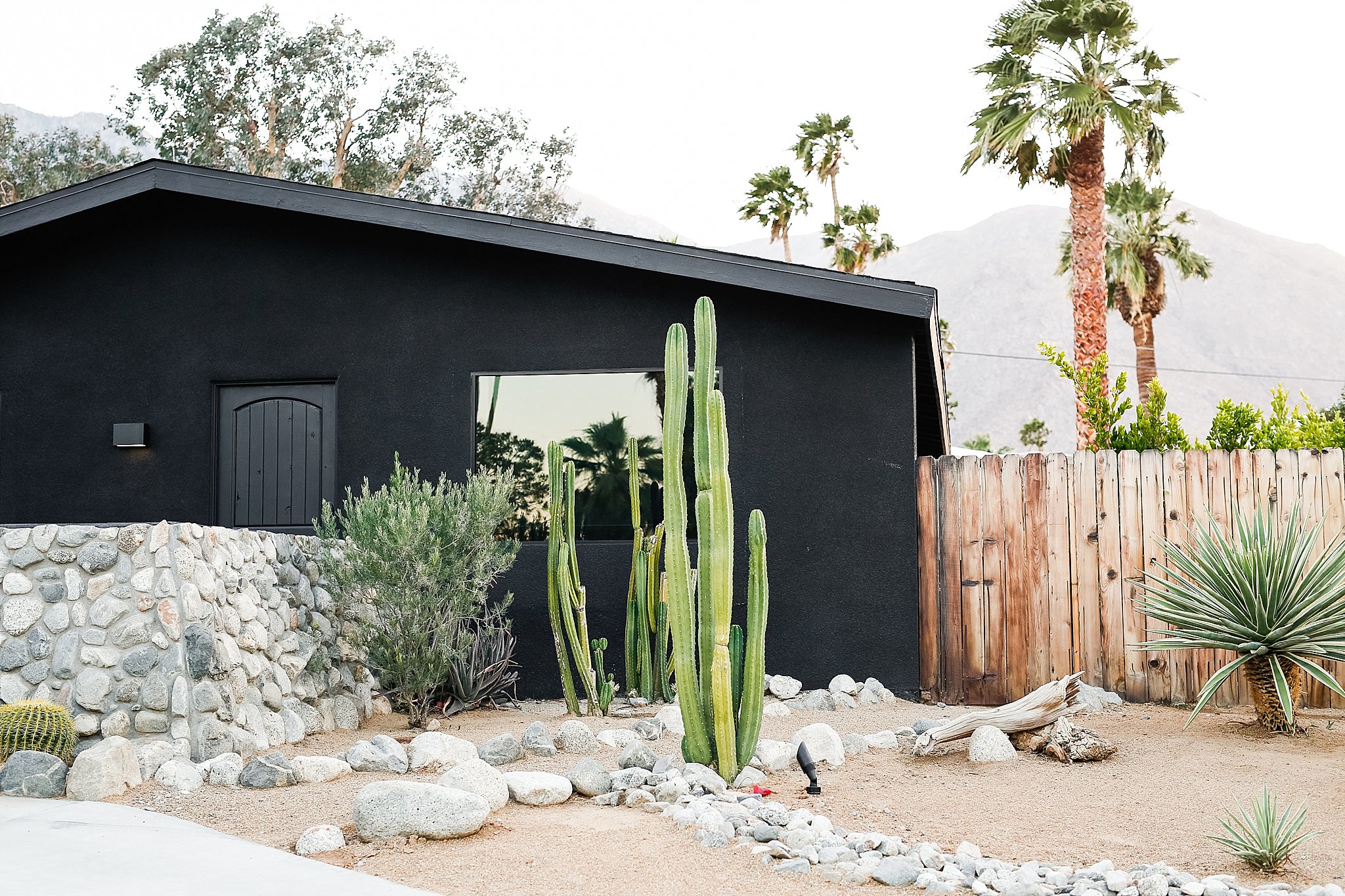palm_springs_airbnb_black home_by Kristen Dyer